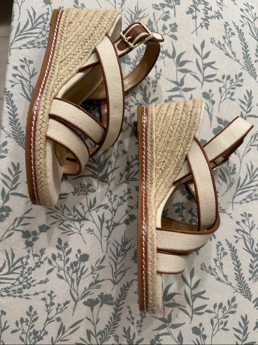 NWT Talbots Cream Canvas Wedge Sandals with Brown Trim - Picture 3 of 7